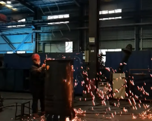 Manual welding in the process of rotary piling tools production